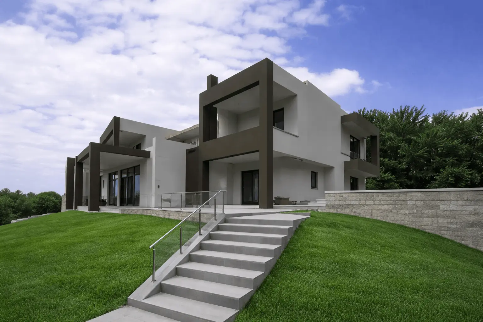 Modern project by Seraseli Construction Group